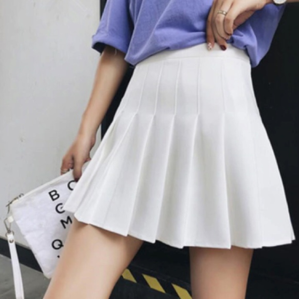 Pleated skirt white urban outfitters aesthetic